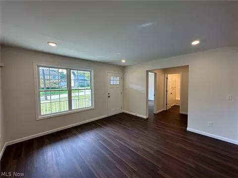 Living - 363 Sexton St, Struthers, OH 44471 photo 1 of 3