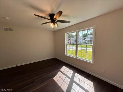 Living - 363 Sexton St, Struthers, OH 44471 photo 3 of 3
