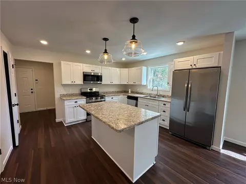 Kitchen - 363 Sexton St, Struthers, OH 44471 photo 2 of 2