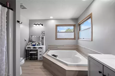Bath - 509 William, Lagrange, OH 44050 photo 2 of 5