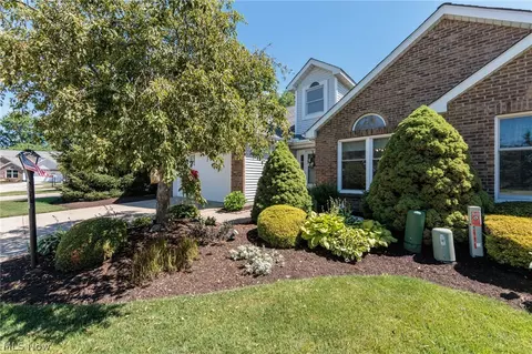 19687 Cross Creek Oval, Strongsville, OH 44136