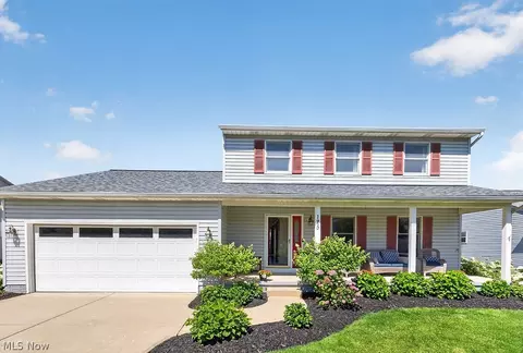 125 Queen Anne Cir, Elyria, OH 44035