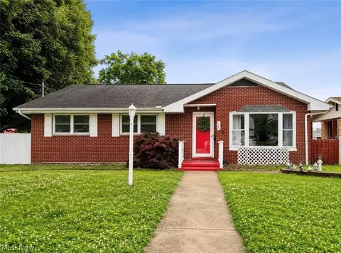 1054 W Virginia Ave, Parkersburg, WV 26104
