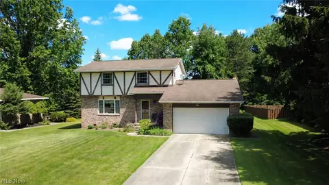 8893 White Oak Dr, Twinsburg, OH 44087
