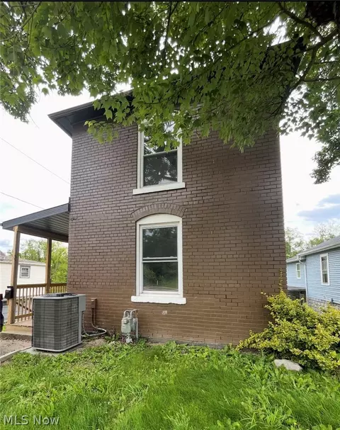 1554 Wheeling Ave, Zanesville, OH 43701