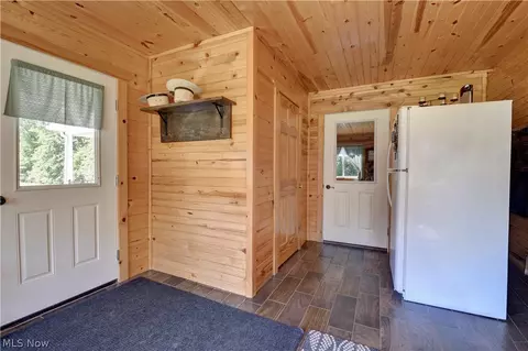 Entry Way - 6841 Us 322, Windsor, OH 44099 photo 6 of 9