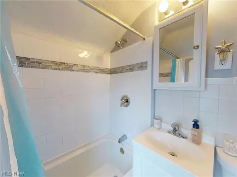 310 E 222nd St, Euclid, OH 44123 photo 17