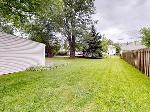 310 E 222nd St, Euclid, OH 44123 photo 28