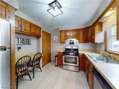 310 E 222nd St, Euclid, OH 44123 photo 7