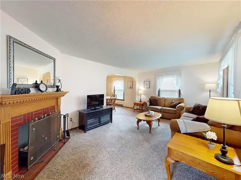310 E 222nd St, Euclid, OH 44123 photo 3