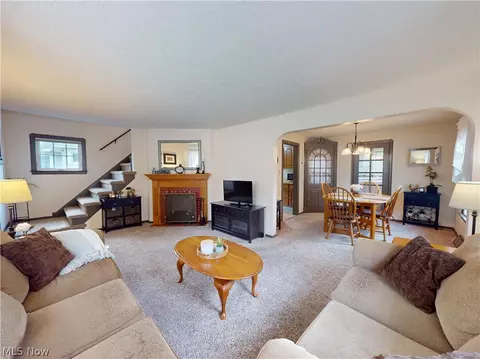310 E 222nd St, Euclid, OH 44123 photo 4