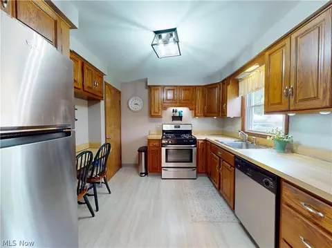 310 E 222nd St, Euclid, OH 44123 photo 6