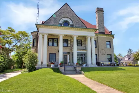 504 E Perry St, Port Clinton, OH 43452