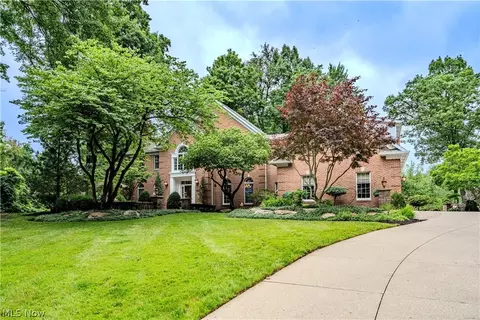 17504 Willow Wood Dr, Strongsville, OH 44136