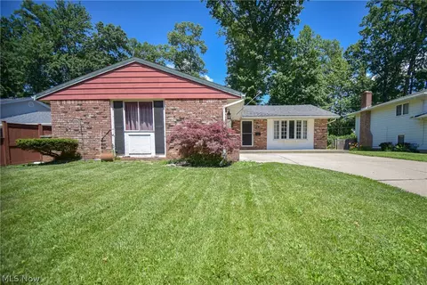 816 Bennett Dr, Elyria, OH 44035 photo 2