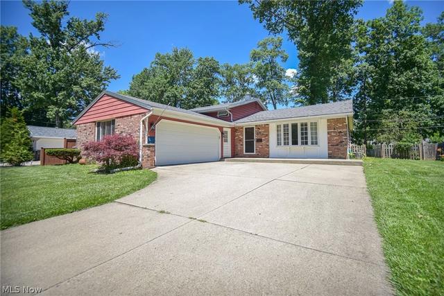 816 Bennett Dr, Elyria, OH 44035
