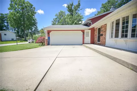 816 Bennett Dr, Elyria, OH 44035 photo 3