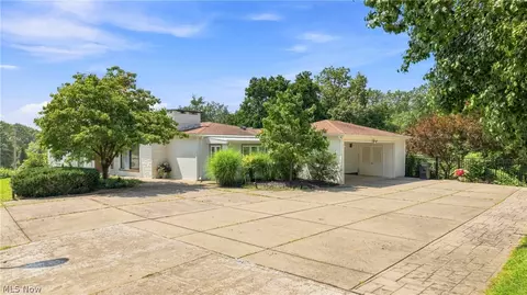 789 Colegate Dr, Marietta, OH 45750