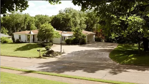 789 Colegate Dr, Marietta, OH 45750