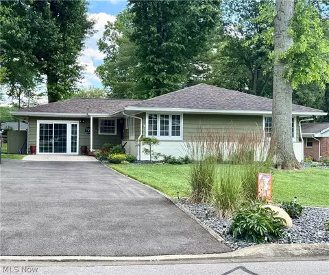 59 Greenview Dr, Parkersburg, WV 26104