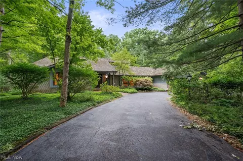 38500 Chagrin Blvd, Moreland Hills, OH 44022