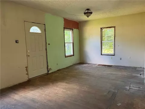 Living - 2388 Copley Rd, Copley, OH 44321 photo 1 of 3