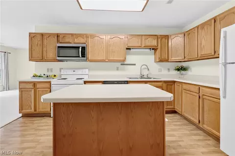 Kitchen - 1044 Patrick Pl #12, Wooster, OH 44691 photo 2 of 4