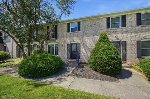 824 S Chillicothe Rd #2, Aurora, OH 44202