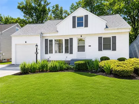 1260 Churchill Rd, Lyndhurst, OH 44124