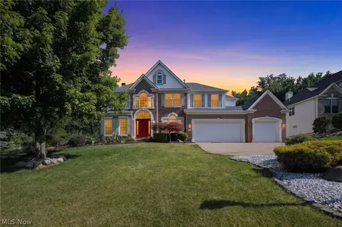 9336 W Hampton Dr, North Royalton, OH 44133