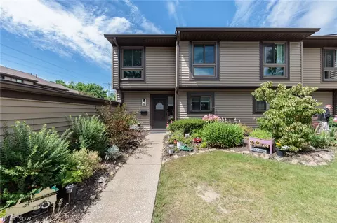 1135 Canyon View Rd #101, Northfield, OH 44067
