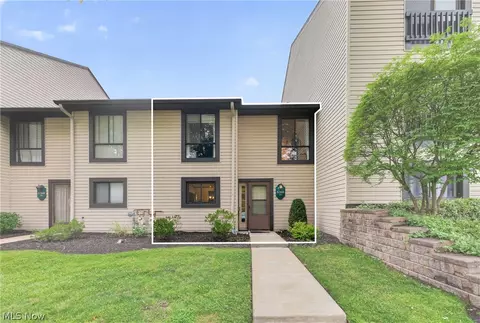 6260 Greenwood Pkwy #202, Northfield, OH 44067