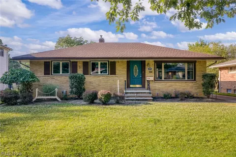 10890 Tiffany Ln, Parma Heights, OH 44130