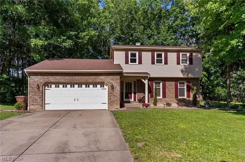 511 Stoneybrook Ln, Canfield, OH 44406