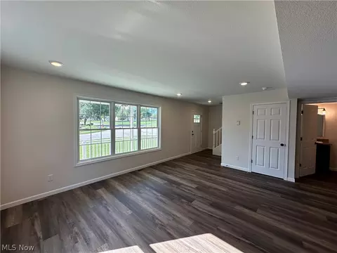 Living - 371 Sexton St, Struthers, OH 44471 photo 1 of 3