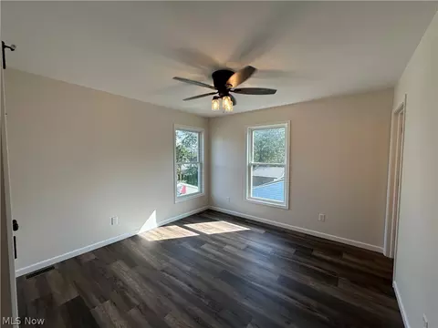 Bedroom - 371 Sexton St, Struthers, OH 44471 photo 5 of 6