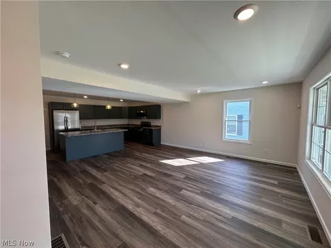 Living - 371 Sexton St, Struthers, OH 44471 photo 3 of 3