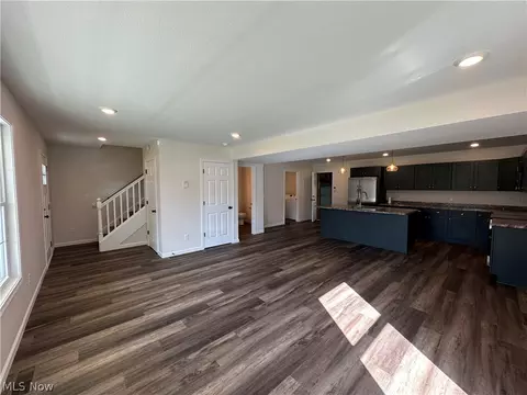 Living - 371 Sexton St, Struthers, OH 44471 photo 2 of 3