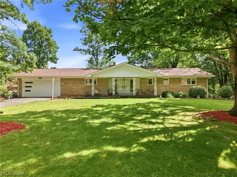 7207 Lee Rd NE, Brookfield, OH 44403