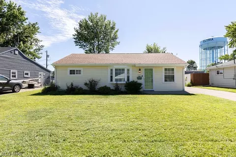 520 Ironwood Ct, Elyria, OH 44035