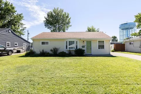 520 Ironwood Ct, Elyria, OH 44035