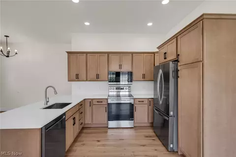Kitchen - 623 Bridgeview Ave, Chester, WV 26034 photo 3 of 4