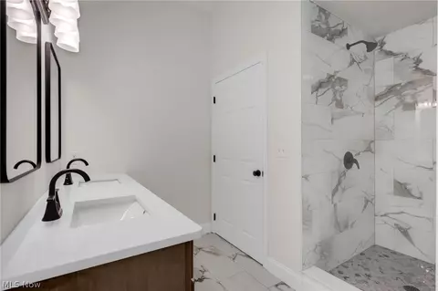 Bath - 623 Bridgeview Ave, Chester, WV 26034 photo 2 of 4