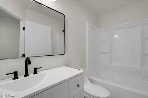 Bath - 623 Bridgeview Ave, Chester, WV 26034 photo 4 of 4