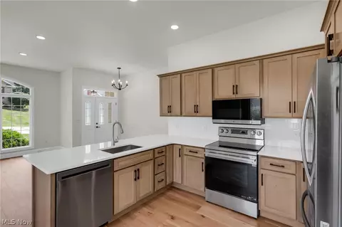 Kitchen - 623 Bridgeview Ave, Chester, WV 26034 photo 4 of 4