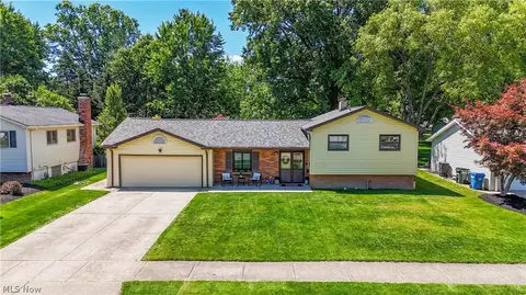 26915 Adele Ln, Olmsted Twp, OH 44138