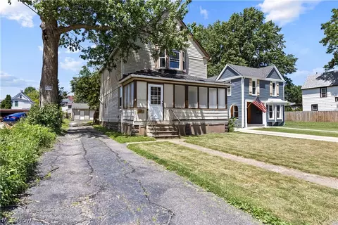 1592 Newman Ave, Lakewood, OH 44107