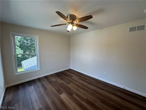 Bedroom - 165 Sexton St, Struthers, OH 44471 photo 4 of 5