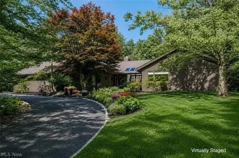 8 Louis Dr, Pepper Pike, OH 44124