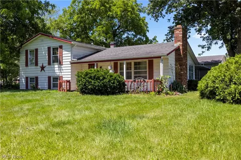 Exterior - 8134 Oberlin Rd, Elyria, OH 44035 photo 1 of 8
